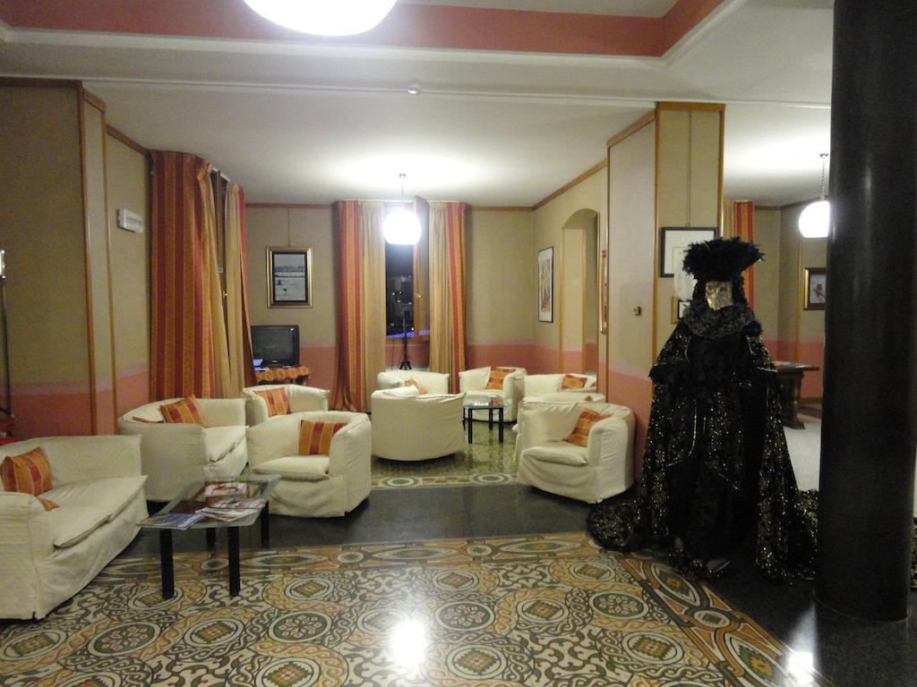 Hotel Villa Reale Argenta エクステリア 写真